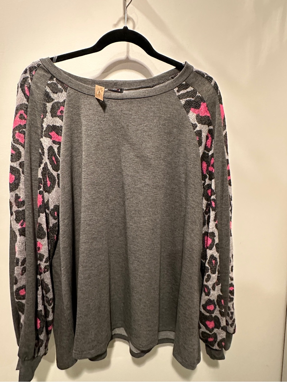 NEW Women's Grey  Top with Pink Leopard-Print Sleeve Panels 1X